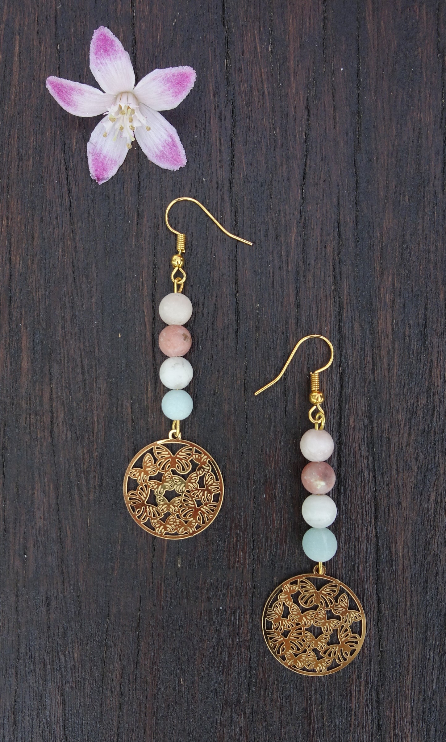 Boucles d'oreilles perle naturelle 6mm aux couleurs pastel - BO155