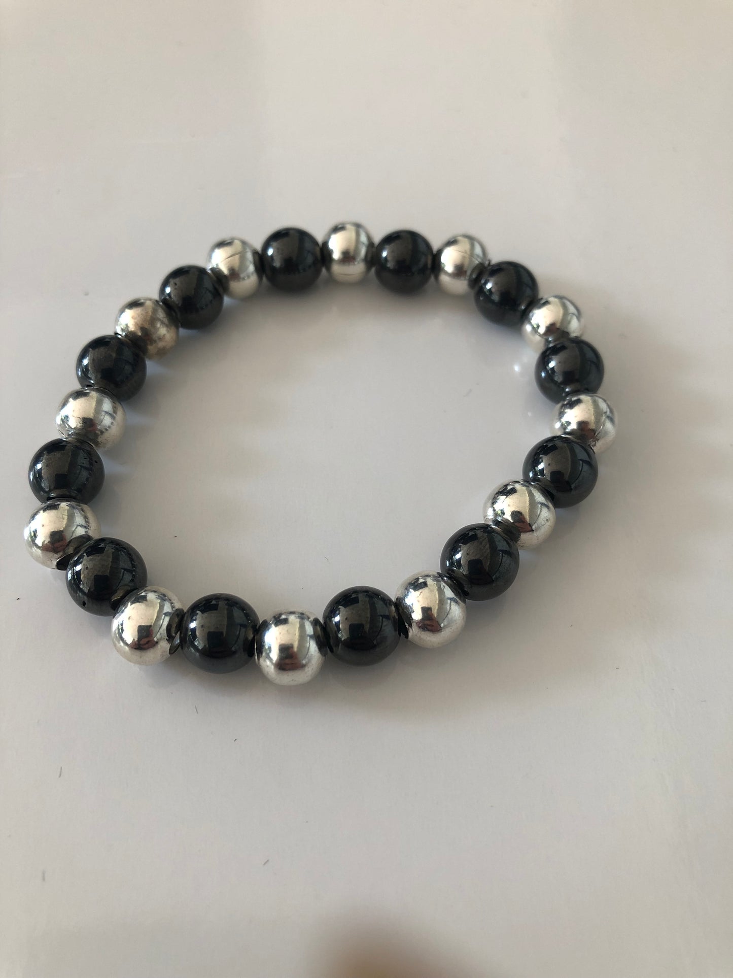 Bracelet perles naturelles 8 mm hématites et argentées - BR163*