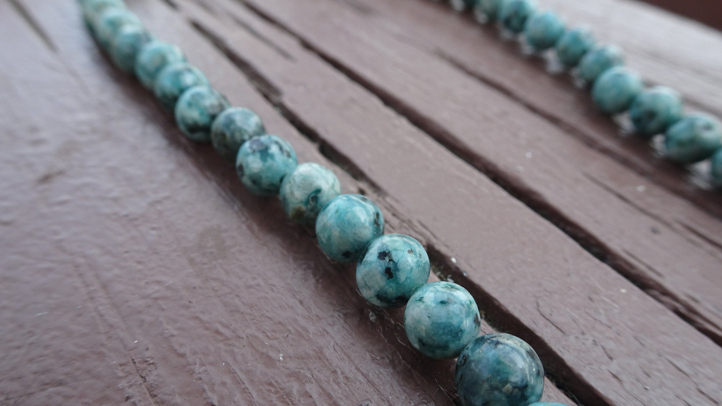 Collier en perles naturelles vert bleuté diamètre 6 mm - CO135