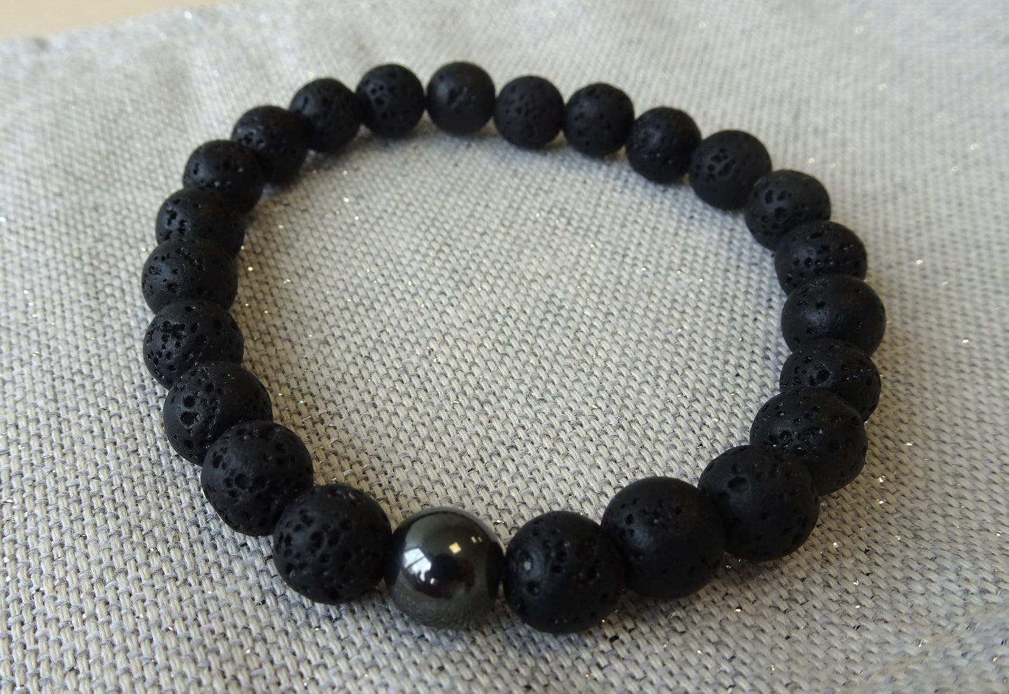 Bracelet homme perles en pierre de lave et une perle hématite - BR035