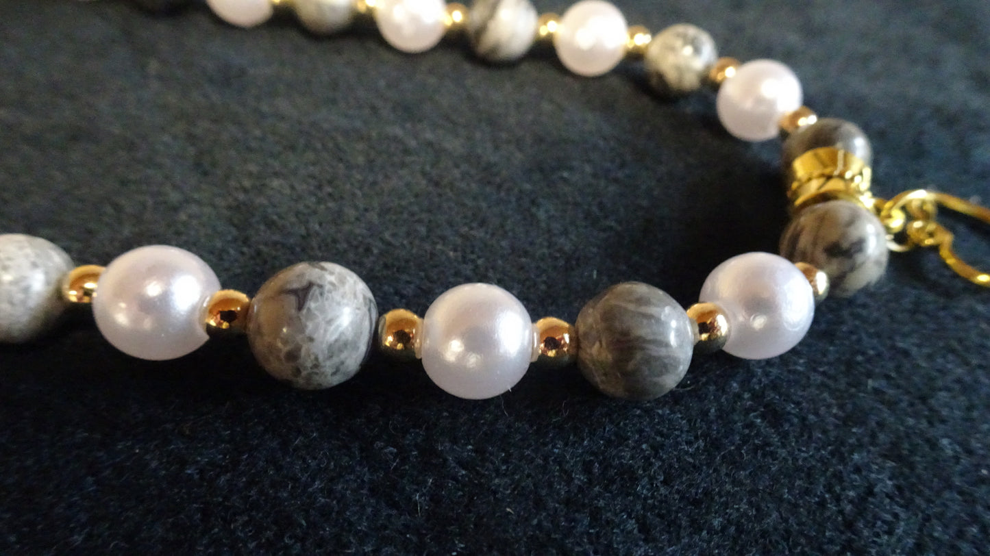 Collier en perles fantaisie grises et blanches 8 mm - CO021