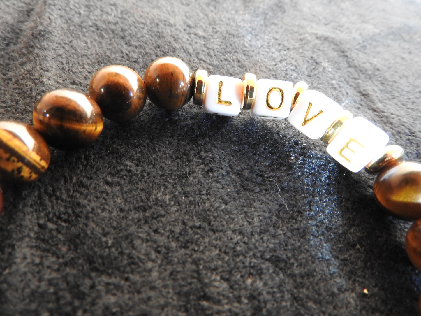 Bracelet en perles naturelles LOVE - BR028