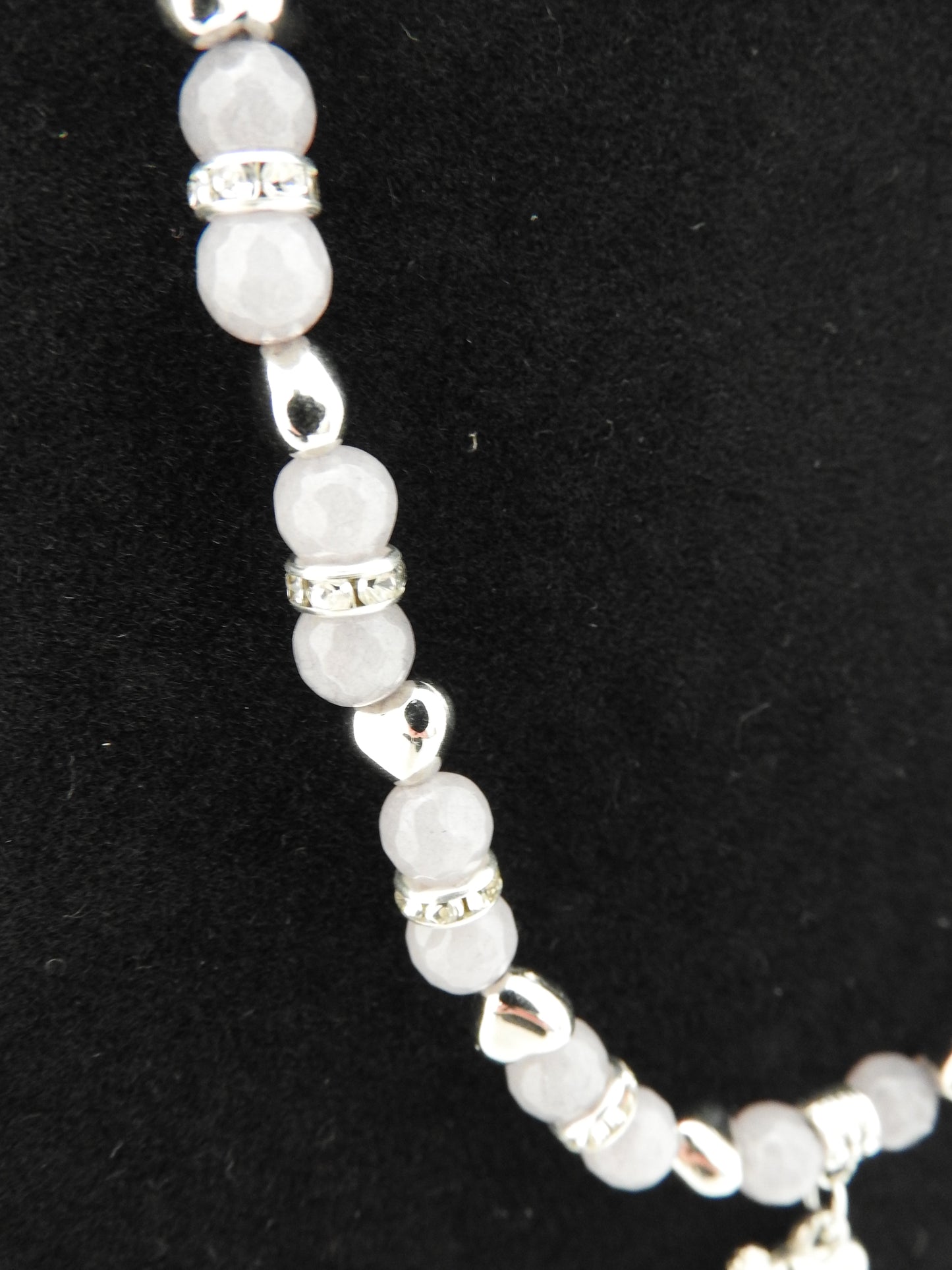 Collier en perles naturelles facettées grises légèrement rosées - CO124