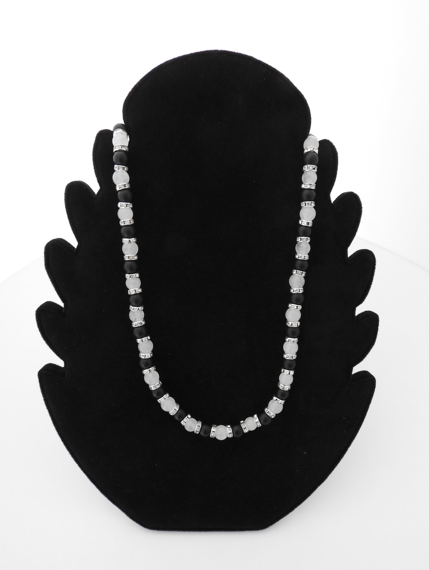 Collier en perles naturelles facettées grises légèrement rosées - CO124