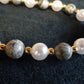Collier en perles fantaisie grises et blanches 8 mm - CO021
